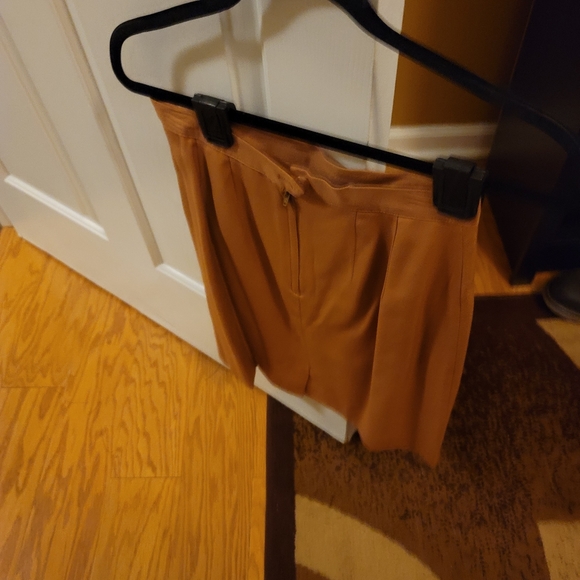 Classy skirt suit - Picture 5 of 7